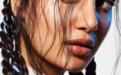 老师露出两个奶球让我吃奶头